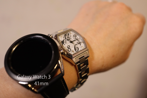 ブレスレッドタイプの腕時計とGalaxy Watch3