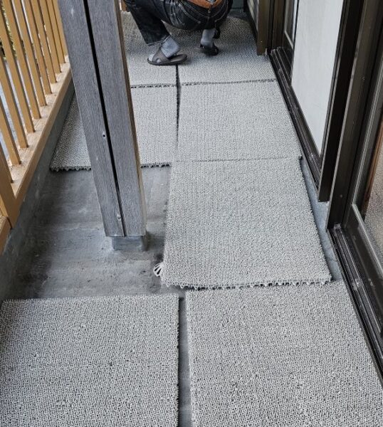 簡単に敷けるシステムターフ